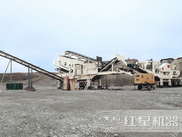 綠色環(huán)保的移動破碎站現場