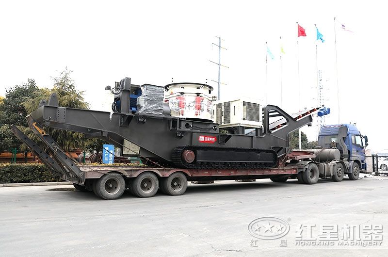 浩浩蕩蕩發(fā)貨去，鵝卵石可移動履帶圓錐、篩分一體機(jī)發(fā)往河北市場 style=width:720px; 