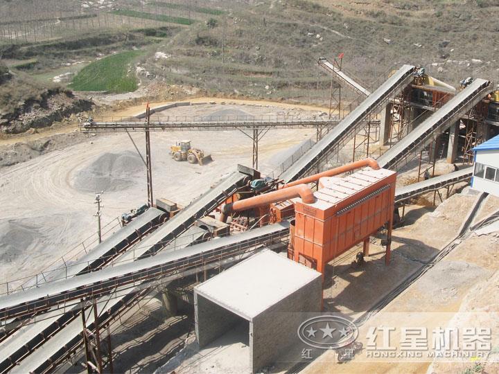 河南桐柏青石制砂現場產量250t/h，出料均勻
