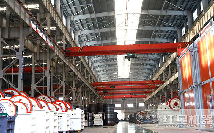 PE1200\*1500顎破機(jī)廠家為用戶提供現(xiàn)貨咨詢服務(wù)，地址：河南省鄭州市高新區(qū)梧桐街與紅松路交叉口中國高端礦機(jī)生產(chǎn)出口基地園區(qū) 