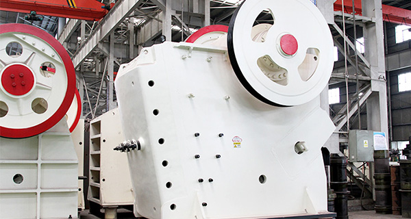 鐵礦石一段粗碎用的1200*1500顎破機(jī)多少錢(qián)？產(chǎn)量是多少？