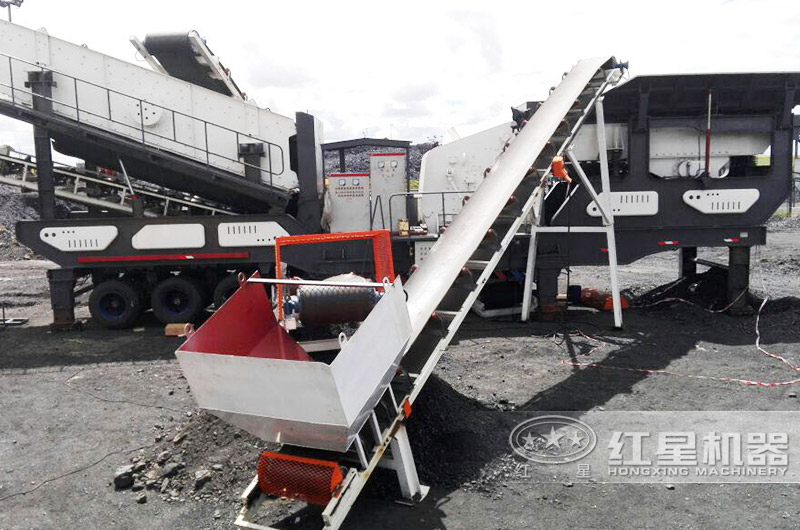 輪胎移動顎破機+輪胎移動反擊破，時產200噸石頭破碎生產線現場 