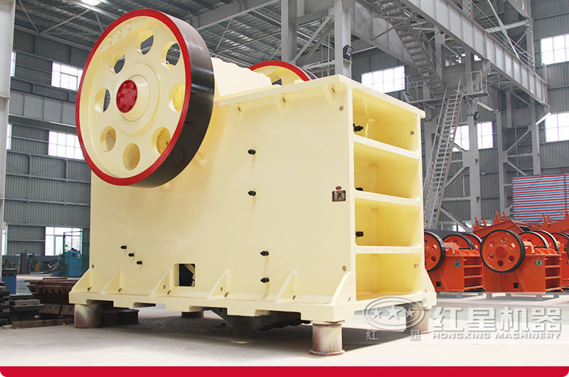 固定環(huán)保機制砂生產線設備粗碎：PE顎式破碎機