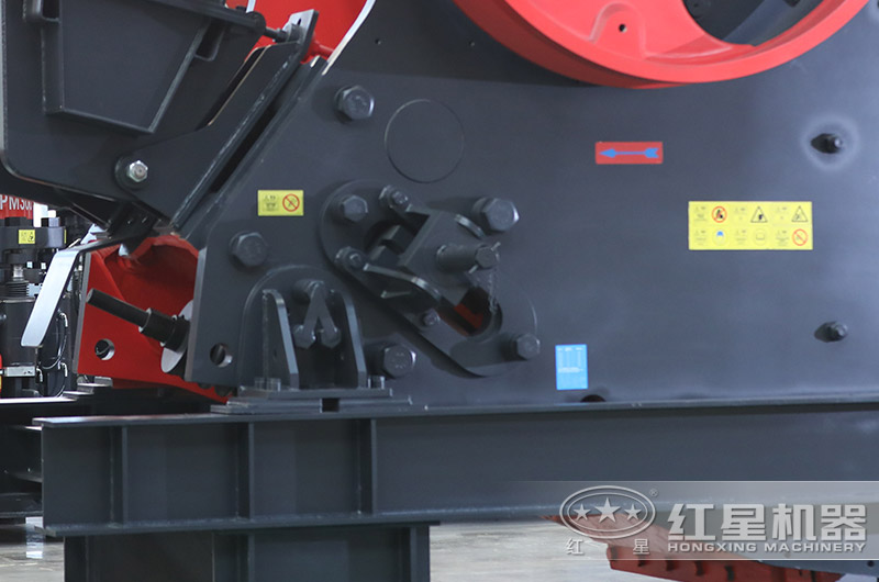 鄂式破碎機楔塊調(diào)節(jié)