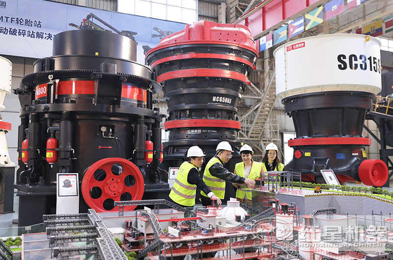 客戶來廠考察旋回破碎機設備